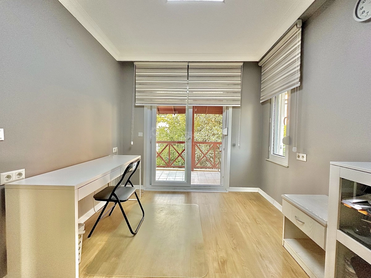 Demirtas 3+1 Duplex Villa Near Sea