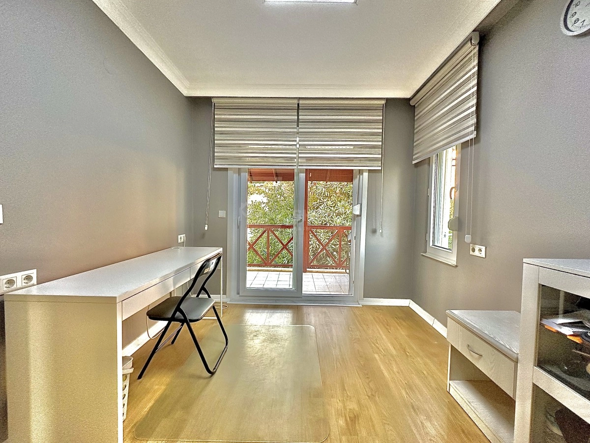 Demirtas 3+1 Duplex Villa Near Sea