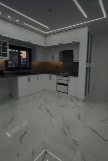 ARITMA YOLU ÜZERİNDE 330 M² ARSA İÇERİSİNDE ÖZEL HAVUZLU OTOPARKLI TAM MÜSTAKİL 4+1 AYRI MUTFAKLI AKILLI EV SİSTEMLİ LÜKS VİLLA 