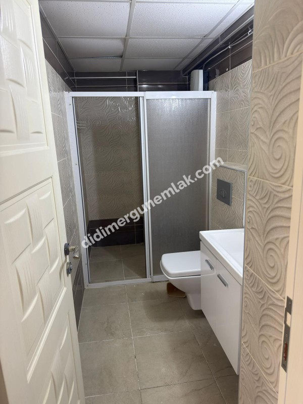 DİDİM ÇAMLIK MAHALLESİNDE 1+1 YÜKSEK ZEMİN KAT DENİZE YAKIN MASRAFSIZ İÇİ KOMPLE YENİLENMİŞ SATILIK DAİRE 