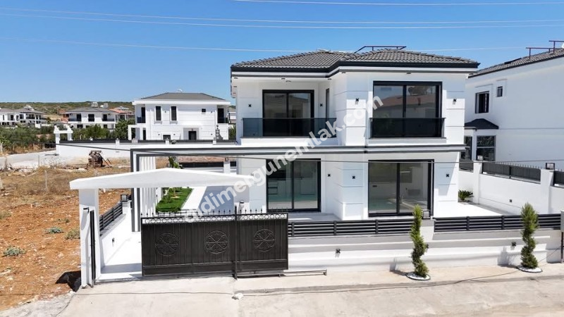 ARITMA YOLU ÜZERİNDE 330 M² ARSA İÇERİSİNDE ÖZEL HAVUZLU OTOPARKLI TAM MÜSTAKİL 4+1 AYRI MUTFAKLI AKILLI EV SİSTEMLİ LÜKS VİLLA 