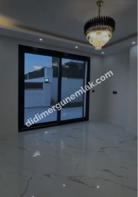 ARITMA YOLU ÜZERİNDE 330 M² ARSA İÇERİSİNDE ÖZEL HAVUZLU OTOPARKLI TAM MÜSTAKİL 4+1 AYRI MUTFAKLI AKILLI EV SİSTEMLİ LÜKS VİLLA 