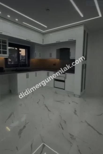 ARITMA YOLU ÜZERİNDE 330 M² ARSA İÇERİSİNDE ÖZEL HAVUZLU OTOPARKLI TAM MÜSTAKİL 4+1 AYRI MUTFAKLI AKILLI EV SİSTEMLİ LÜKS VİLLA 