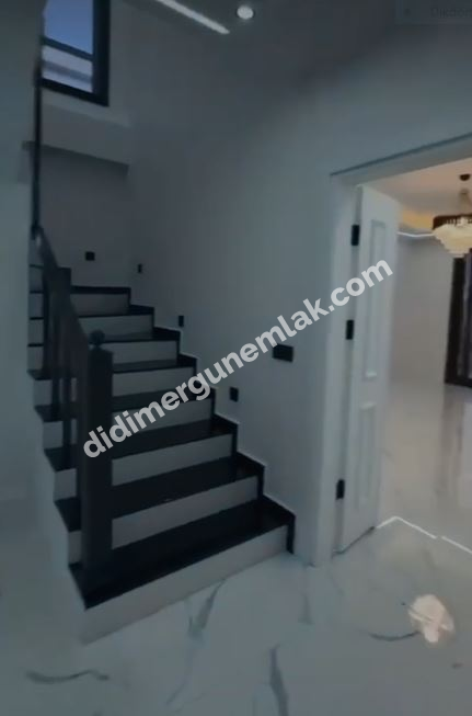 ARITMA YOLU ÜZERİNDE 330 M² ARSA İÇERİSİNDE ÖZEL HAVUZLU OTOPARKLI TAM MÜSTAKİL 4+1 AYRI MUTFAKLI AKILLI EV SİSTEMLİ LÜKS VİLLA 