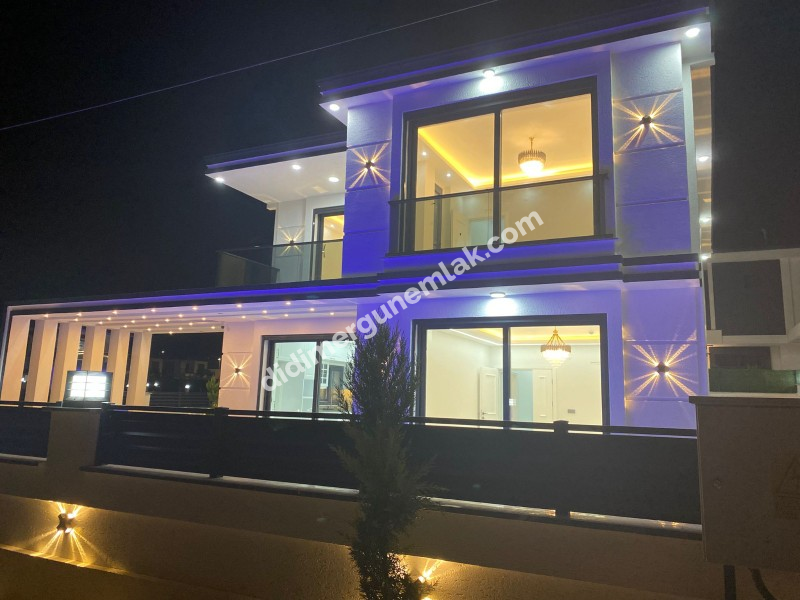 ARITMA YOLU ÜZERİNDE 330 M² ARSA İÇERİSİNDE ÖZEL HAVUZLU OTOPARKLI TAM MÜSTAKİL 4+1 AYRI MUTFAKLI AKILLI EV SİSTEMLİ LÜKS VİLLA 