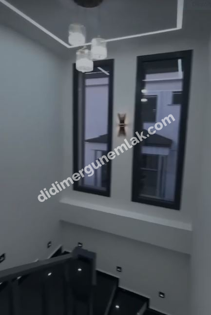 ARITMA YOLU ÜZERİNDE 330 M² ARSA İÇERİSİNDE ÖZEL HAVUZLU OTOPARKLI TAM MÜSTAKİL 4+1 AYRI MUTFAKLI AKILLI EV SİSTEMLİ LÜKS VİLLA 