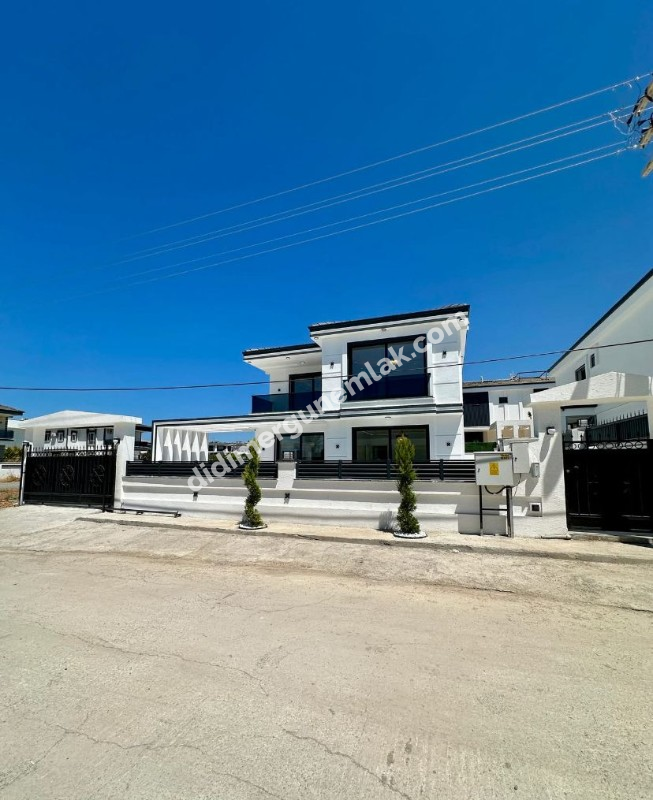 ARITMA YOLU ÜZERİNDE 330 M² ARSA İÇERİSİNDE ÖZEL HAVUZLU OTOPARKLI TAM MÜSTAKİL 4+1 AYRI MUTFAKLI AKILLI EV SİSTEMLİ LÜKS VİLLA 