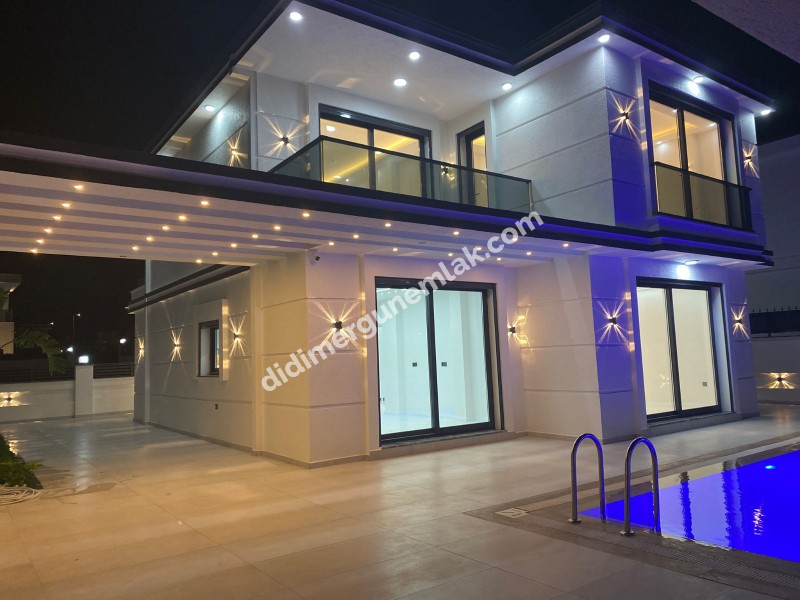 ARITMA YOLU ÜZERİNDE 330 M² ARSA İÇERİSİNDE ÖZEL HAVUZLU OTOPARKLI TAM MÜSTAKİL 4+1 AYRI MUTFAKLI AKILLI EV SİSTEMLİ LÜKS VİLLA 