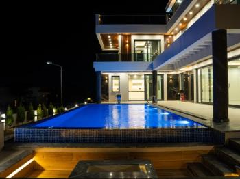 Girne Edremit Bölgesinde Ultra Lüks SATILIK 4+1 VİLLA