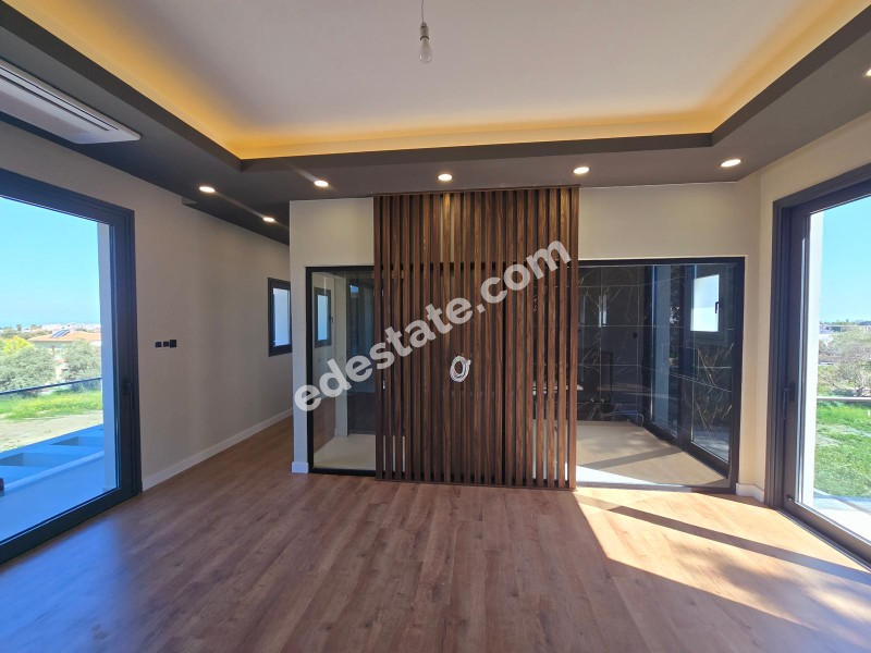 Girne Edremit Bölgesinde Ultra Lüks SATILIK 4+1 VİLLA