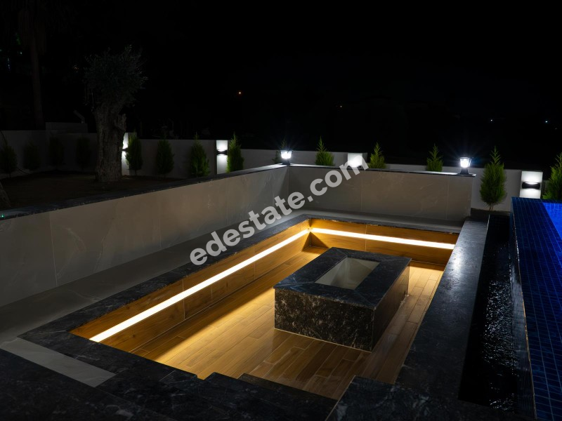 Girne Edremit Bölgesinde Ultra Lüks SATILIK 4+1 VİLLA