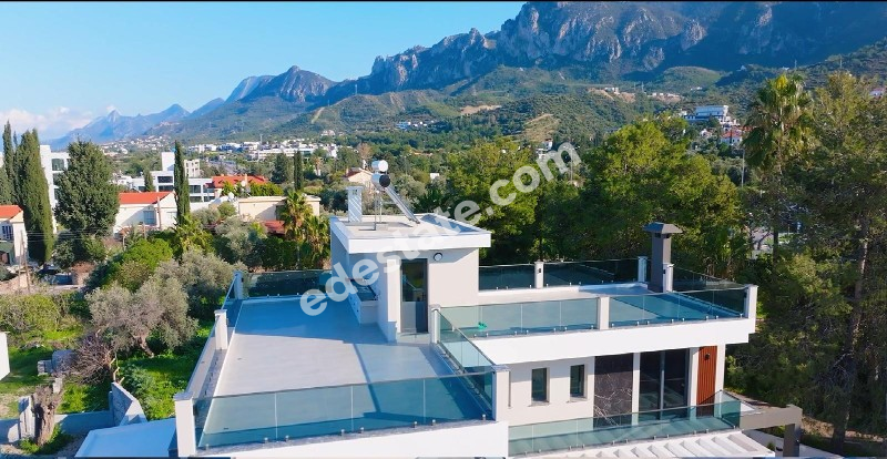 Girne Edremit Bölgesinde Ultra Lüks SATILIK 4+1 VİLLA