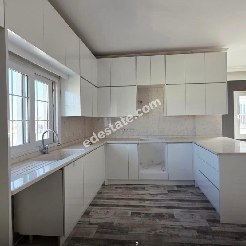 Lefkoşa K.Kaymaklı'da Satılık 3+1 DAİRE