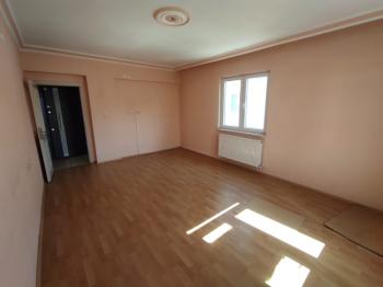 GÜVENAY - ÇORUM ULUKAVAK MAH. SAKARYA OKULU CİVARI 3+1 KİRALIK DAİRE