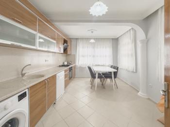 İçmeler Merkeze Yakın Bahçeli 3+1 Eşyalı Kiralık Daire