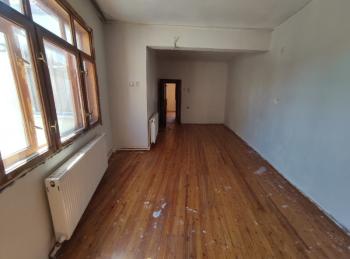 ÇARŞI MERKEZDE KOMBİLİ 2+1 DAİRE