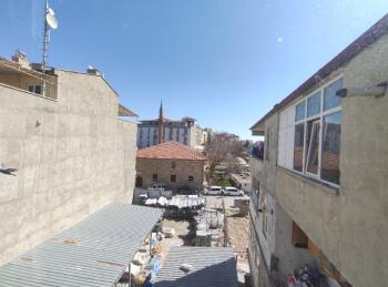 ÇARŞI MERKEZDE KOMBİLİ 2+1 DAİRE