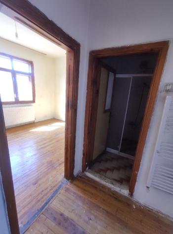 ÇARŞI MERKEZDE KOMBİLİ 2+1 DAİRE