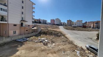 ÜNİVERSİTE KARŞISI SATILIK 1+1 APART