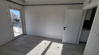 ÜNİVERSİTE KARŞISI SATILIK 1+1 APART