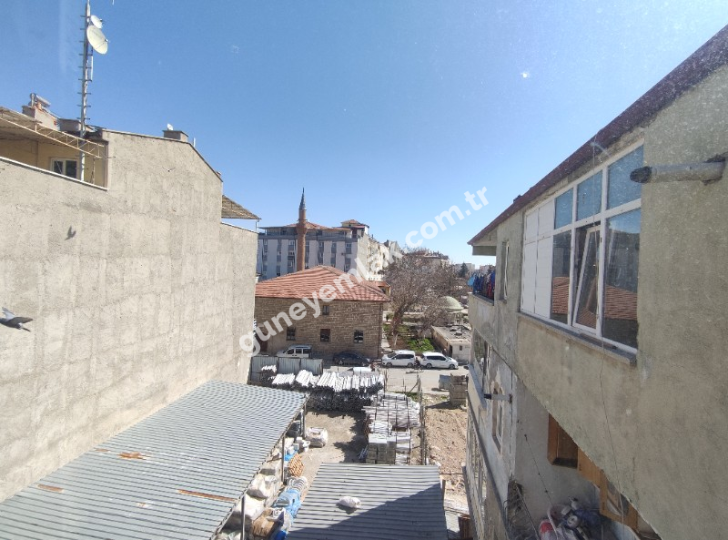 ÇARŞI MERKEZDE KOMBİLİ 2+1 DAİRE