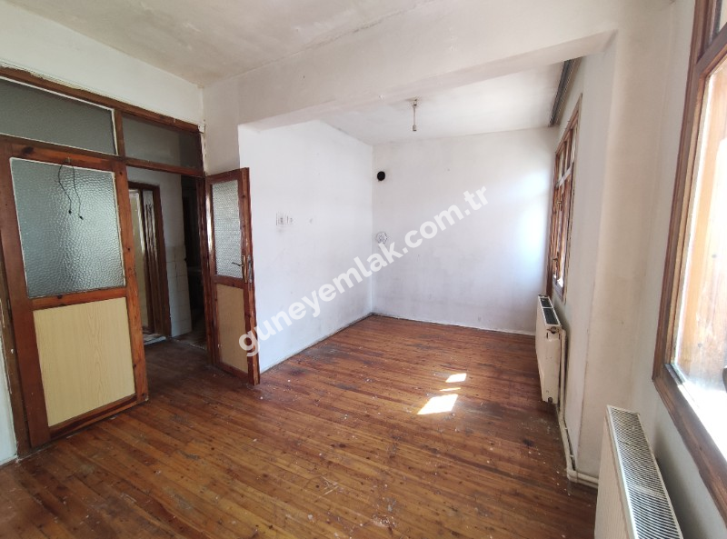 ÇARŞI MERKEZDE KOMBİLİ 2+1 DAİRE