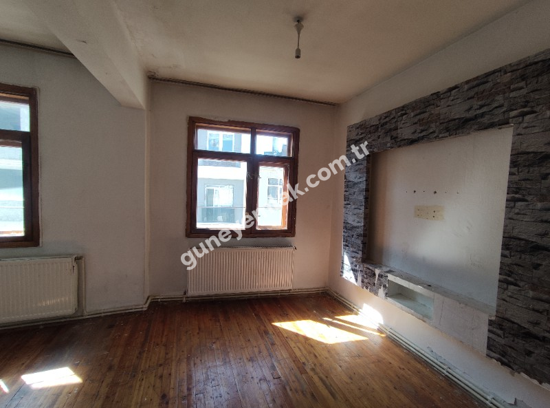 ÇARŞI MERKEZDE KOMBİLİ 2+1 DAİRE