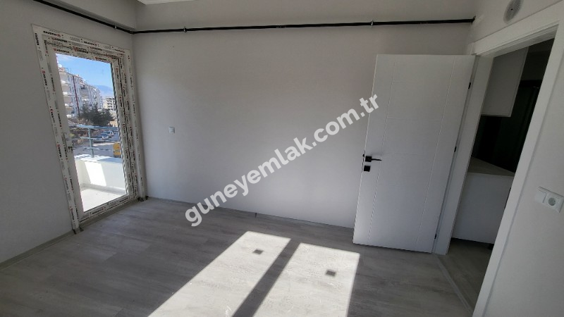 ÜNİVERSİTE KARŞISI SATILIK 1+1 APART