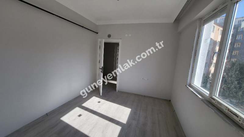 ÜNİVERSİTE KARŞISI SATILIK 1+1 APART