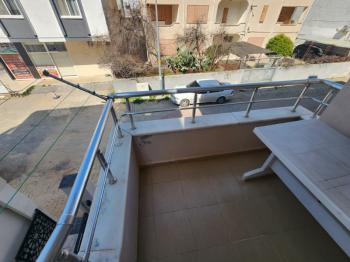 DİDİM ÇAMLIK MAHALLESİNDE EGE CADDESİNDE 1. KAT • 2+1 EŞYALI • 16 YAŞINDA • 75 m² • GENİŞ BALKONLU • BATI CEPHELİ • CADDEYE VE 2 YOLA CEPHELİ SATILIK DAİRE