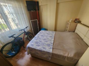 DİDİM ÇAMLIK MAHALLESİNDE EGE CADDESİNDE 1. KAT • 2+1 EŞYALI • 16 YAŞINDA • 75 m² • GENİŞ BALKONLU • BATI CEPHELİ • CADDEYE VE 2 YOLA CEPHELİ SATILIK DAİRE