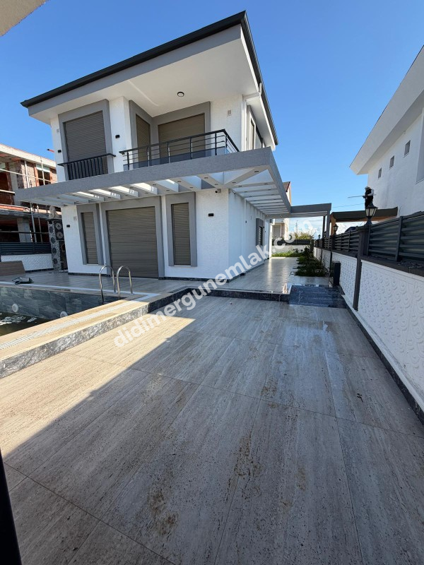 DİDİM HİSAR MAHALLESİNDE 300 m² ARSA İÇERİSİNDE TAM MÜSTAKİL, 4+1 AÇIK MUTFAK, LÜKS MİMARİ TASARIMA SAHİP, FULL LÜKS EŞYALI, KLİMALI, İSKANLI VE KAT MÜLKİYETLİ SATILIK VİLLA