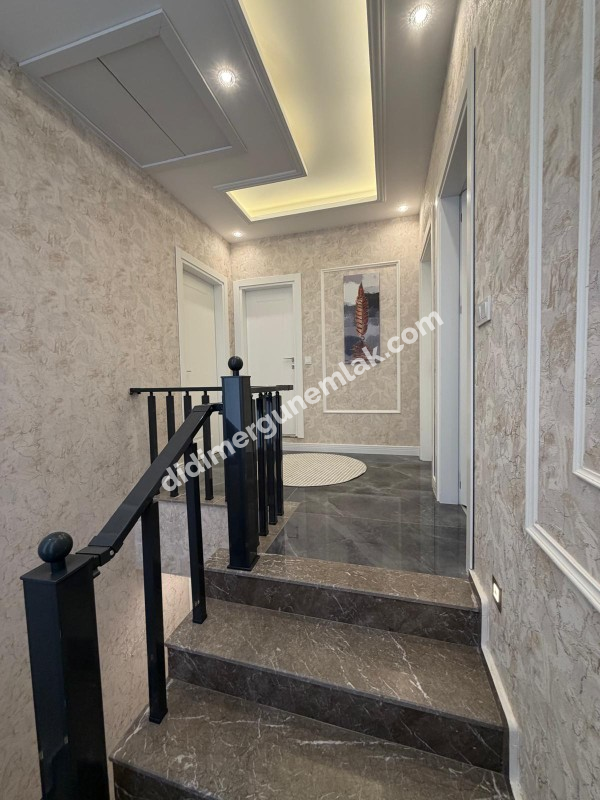 DİDİM HİSAR MAHALLESİNDE 300 m² ARSA İÇERİSİNDE TAM MÜSTAKİL, 4+1 AÇIK MUTFAK, LÜKS MİMARİ TASARIMA SAHİP, FULL LÜKS EŞYALI, KLİMALI, İSKANLI VE KAT MÜLKİYETLİ SATILIK VİLLA