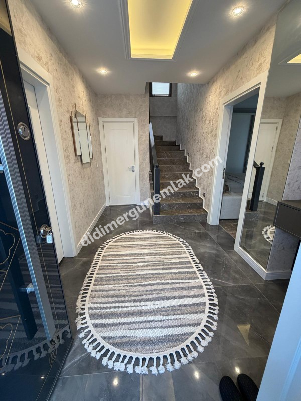 DİDİM HİSAR MAHALLESİNDE 300 m² ARSA İÇERİSİNDE TAM MÜSTAKİL, 4+1 AÇIK MUTFAK, LÜKS MİMARİ TASARIMA SAHİP, FULL LÜKS EŞYALI, KLİMALI, İSKANLI VE KAT MÜLKİYETLİ SATILIK VİLLA