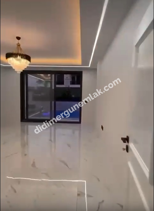 ARITMA YOLU ÜZERİNDE 330 M² ARSA İÇERİSİNDE ÖZEL HAVUZLU OTOPARKLI TAM MÜSTAKİL 4+1 AYRI MUTFAKLI AKILLI EV SİSTEMLİ LÜKS VİLLA 