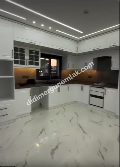 ARITMA YOLU ÜZERİNDE 330 M² ARSA İÇERİSİNDE ÖZEL HAVUZLU OTOPARKLI TAM MÜSTAKİL 4+1 AYRI MUTFAKLI AKILLI EV SİSTEMLİ LÜKS VİLLA 