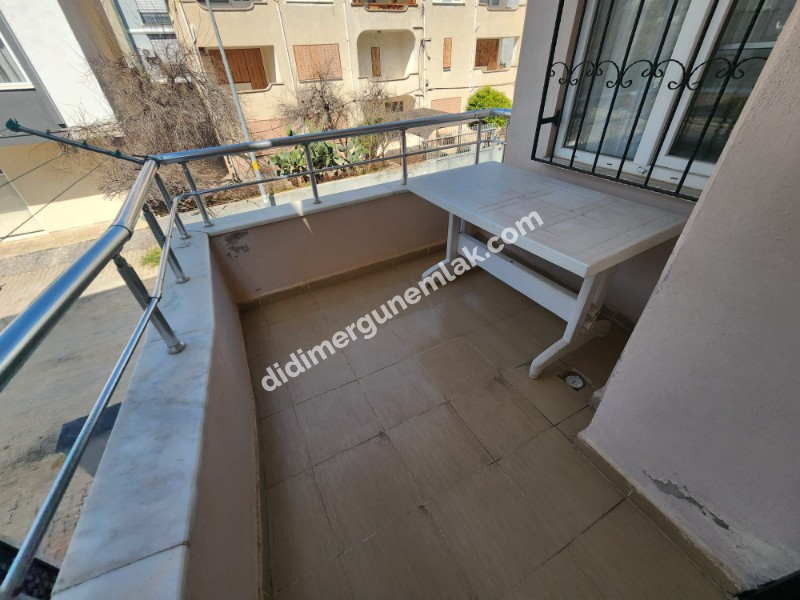DİDİM ÇAMLIK MAHALLESİNDE EGE CADDESİNDE 1. KAT • 2+1 EŞYALI • 16 YAŞINDA • 75 m² • GENİŞ BALKONLU • BATI CEPHELİ • CADDEYE VE 2 YOLA CEPHELİ SATILIK DAİRE