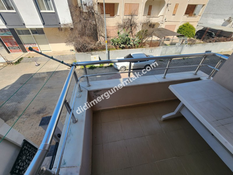 DİDİM ÇAMLIK MAHALLESİNDE EGE CADDESİNDE 1. KAT • 2+1 EŞYALI • 16 YAŞINDA • 75 m² • GENİŞ BALKONLU • BATI CEPHELİ • CADDEYE VE 2 YOLA CEPHELİ SATILIK DAİRE