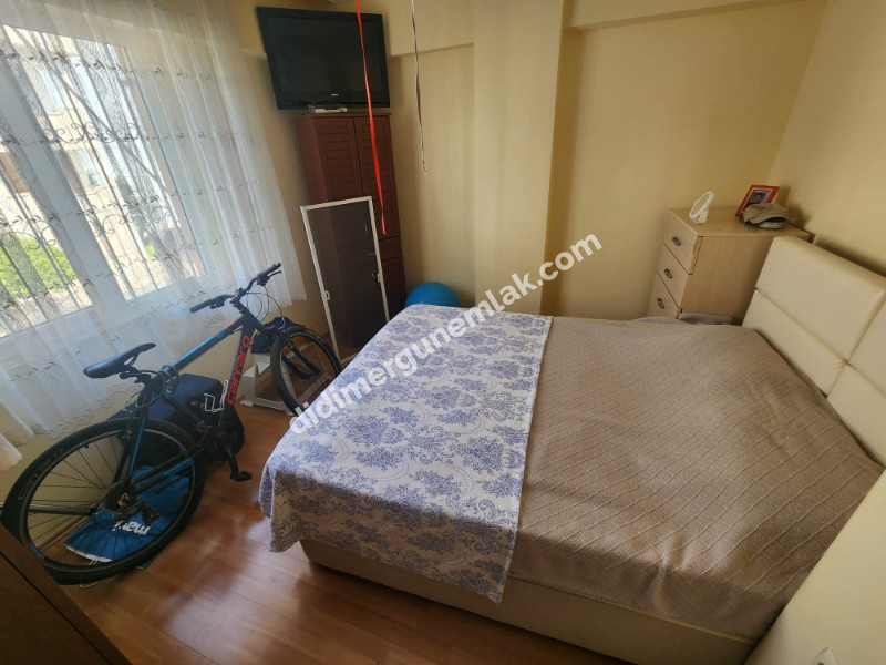 DİDİM ÇAMLIK MAHALLESİNDE EGE CADDESİNDE 1. KAT • 2+1 EŞYALI • 16 YAŞINDA • 75 m² • GENİŞ BALKONLU • BATI CEPHELİ • CADDEYE VE 2 YOLA CEPHELİ SATILIK DAİRE