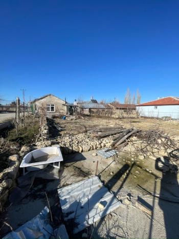 DEĞİRMENBAŞI KÖYÜNDE MÜSTAKİL EV VE ARSASI 