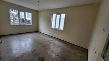 KALE ARKASI CADDE ÜZERİ KİRALIK