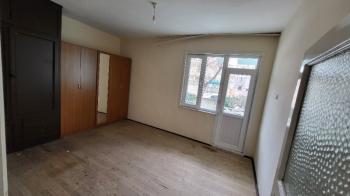 KALE ARKASI CADDE ÜZERİ KİRALIK