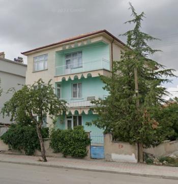 KALE ARKASI CADDE ÜZERİ KİRALIK