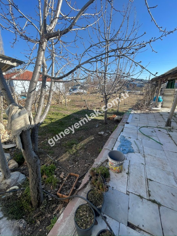 DEĞİRMENBAŞI KÖYÜNDE MÜSTAKİL EV VE ARSASI 