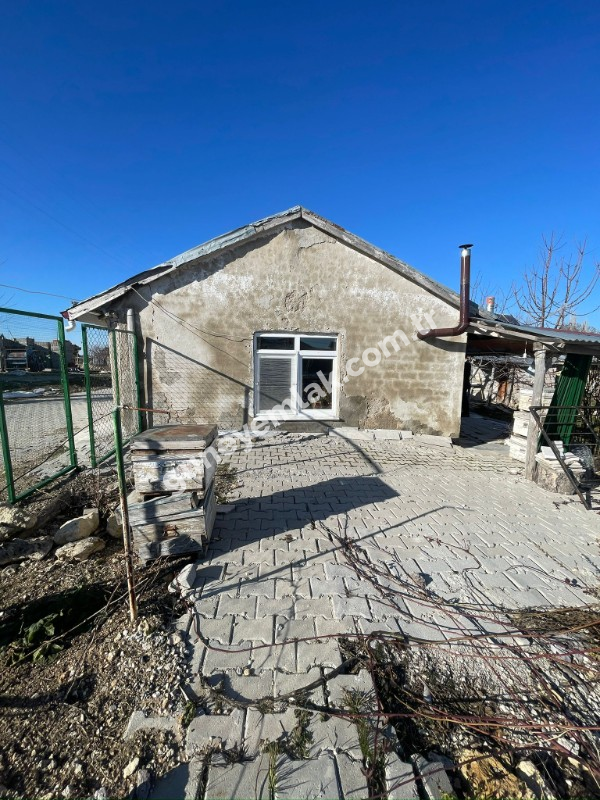 DEĞİRMENBAŞI KÖYÜNDE MÜSTAKİL EV VE ARSASI 