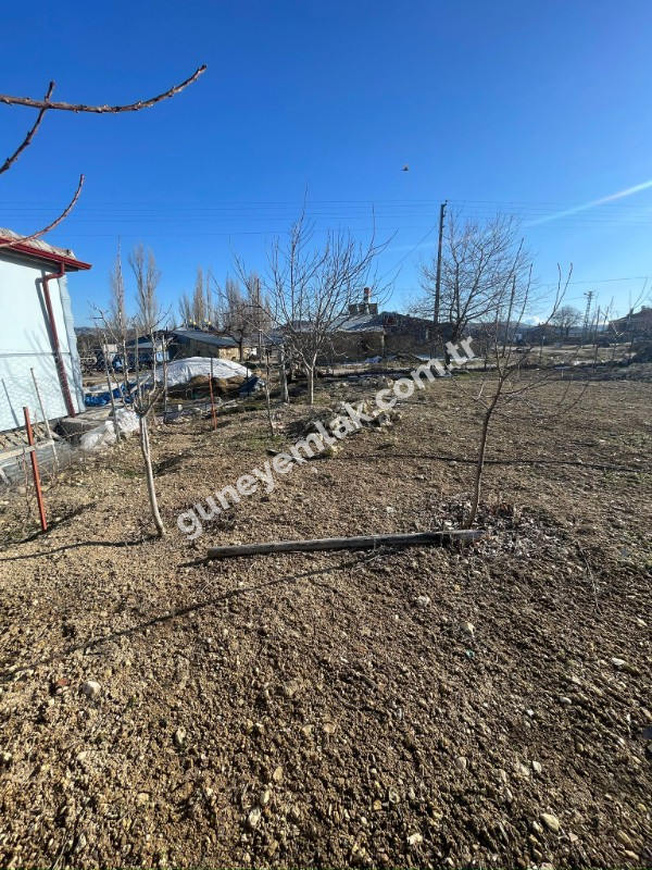 DEĞİRMENBAŞI KÖYÜNDE MÜSTAKİL EV VE ARSASI 