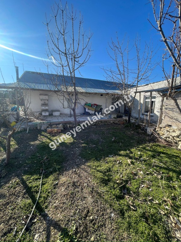 DEĞİRMENBAŞI KÖYÜNDE MÜSTAKİL EV VE ARSASI 
