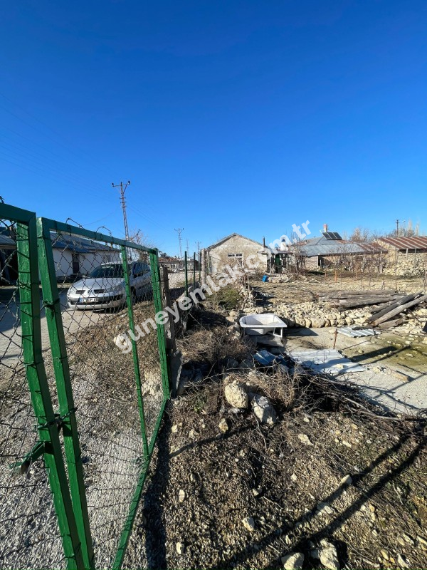 DEĞİRMENBAŞI KÖYÜNDE MÜSTAKİL EV VE ARSASI 