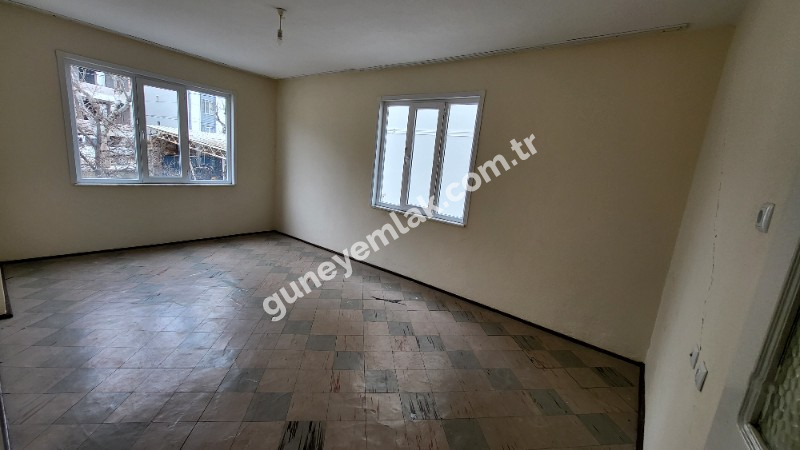 KALE ARKASI CADDE ÜZERİ KİRALIK