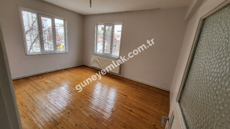 KALE ARKASI CADDE ÜZERİ KİRALIK